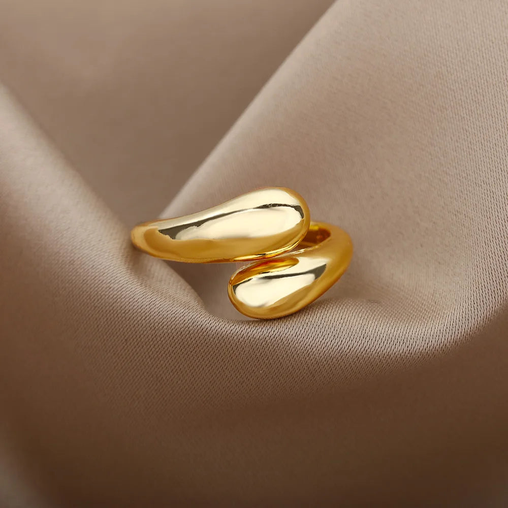 Venus Charm Rings – Romantic rings with a feminine touch.