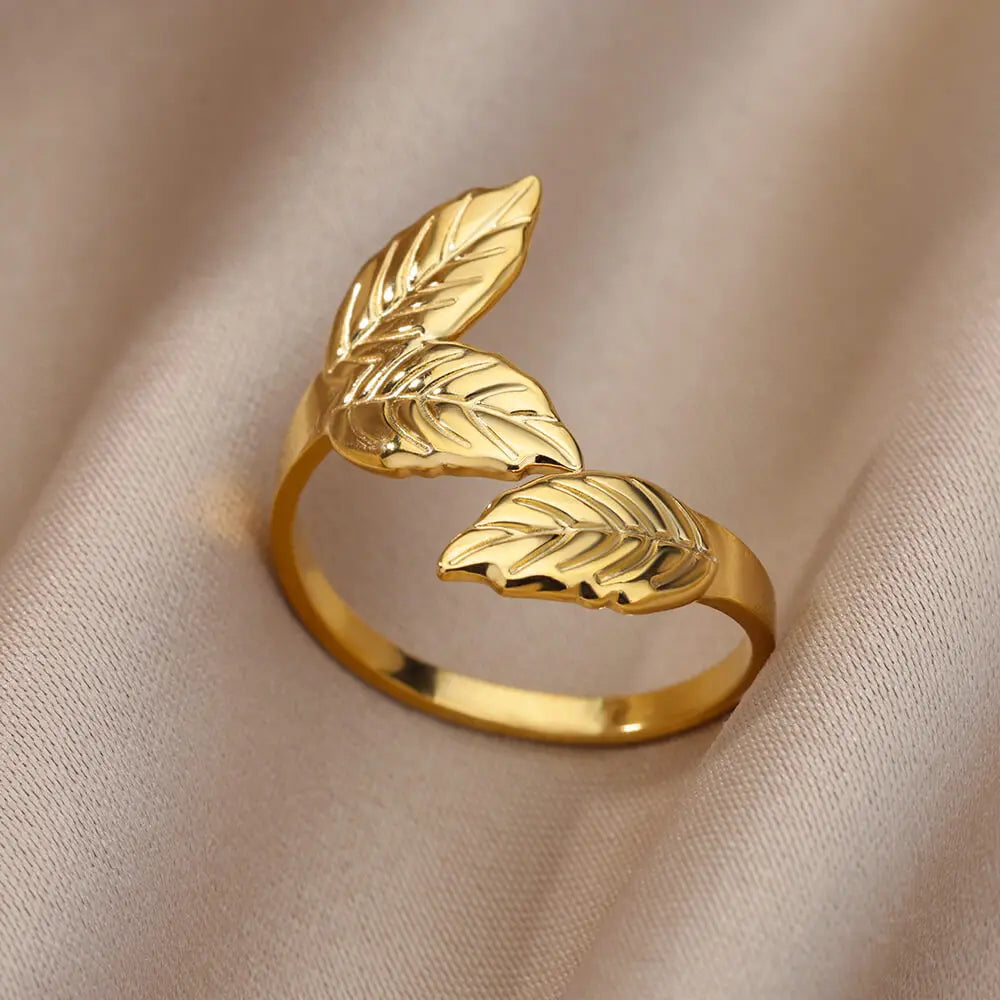 Venus Charm Rings – Romantic rings with a feminine touch.