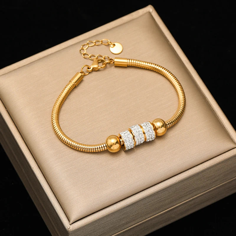 Zira Curb Bracelet – A bold curb chain bracelet for modern style.