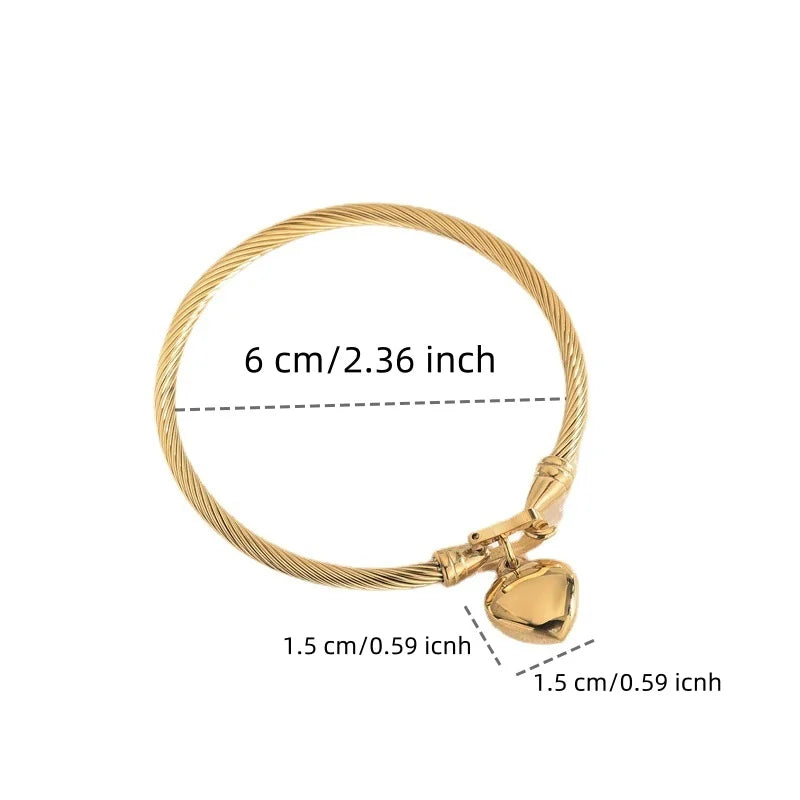 Noor Charm Bracelet – A graceful charm bracelet with subtle pendants.