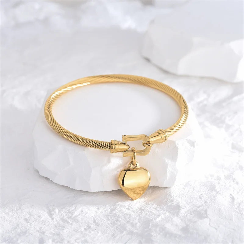 Noor Charm Bracelet – A graceful charm bracelet with subtle pendants.