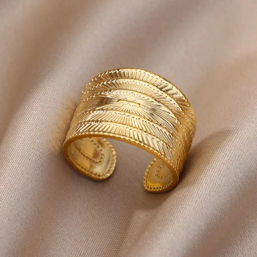 Venus Charm Rings – Romantic rings with a feminine touch.