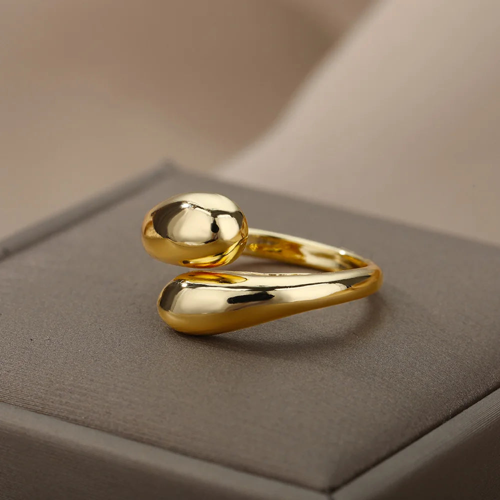 Venus Charm Rings – Romantic rings with a feminine touch.