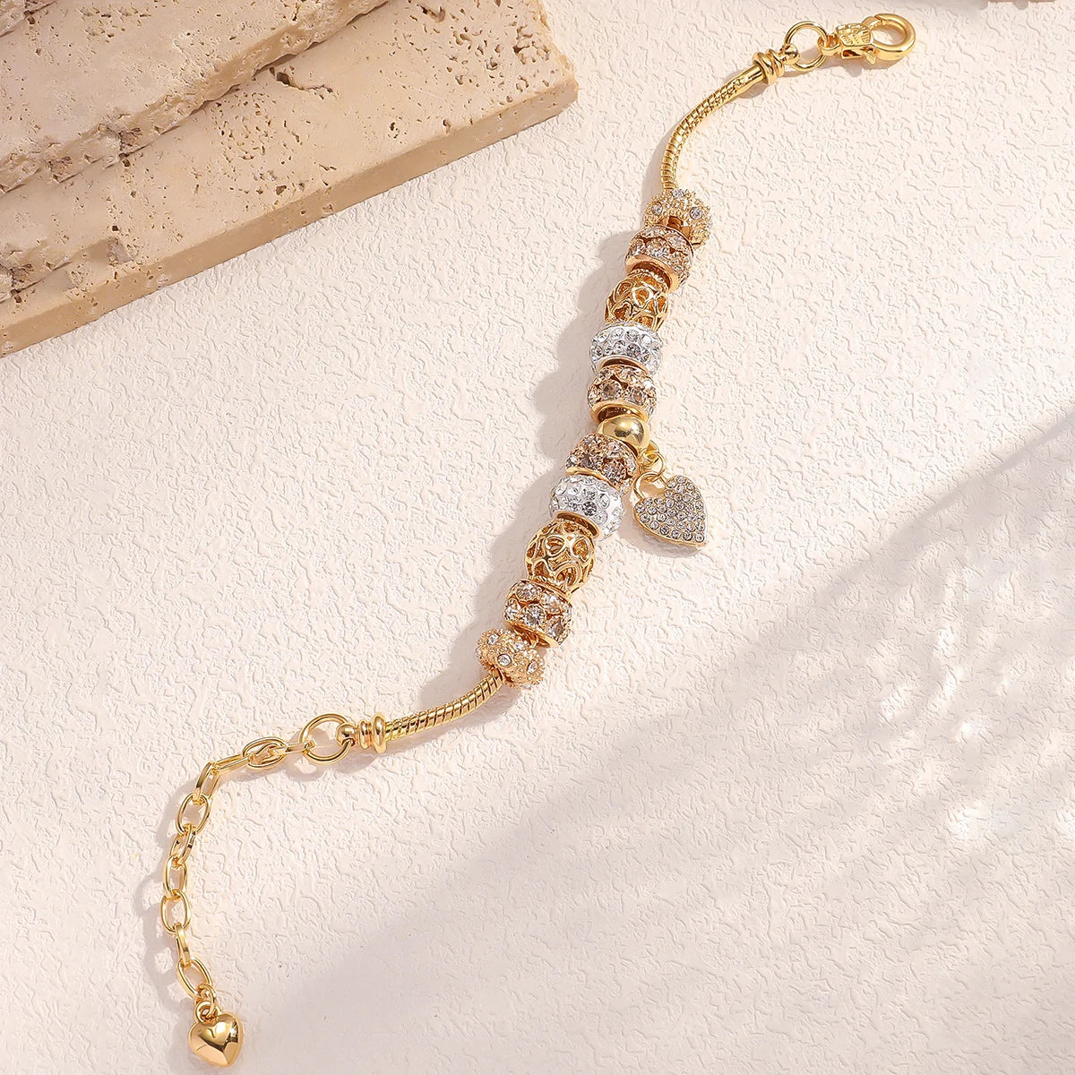 Solana Chain Bracelet – A delicate chain bracelet with a sun-kissed shine.