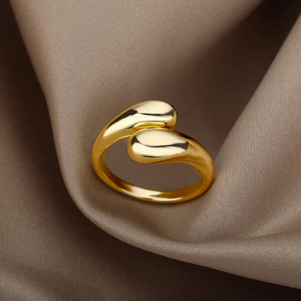 Venus Charm Rings – Romantic rings with a feminine touch.