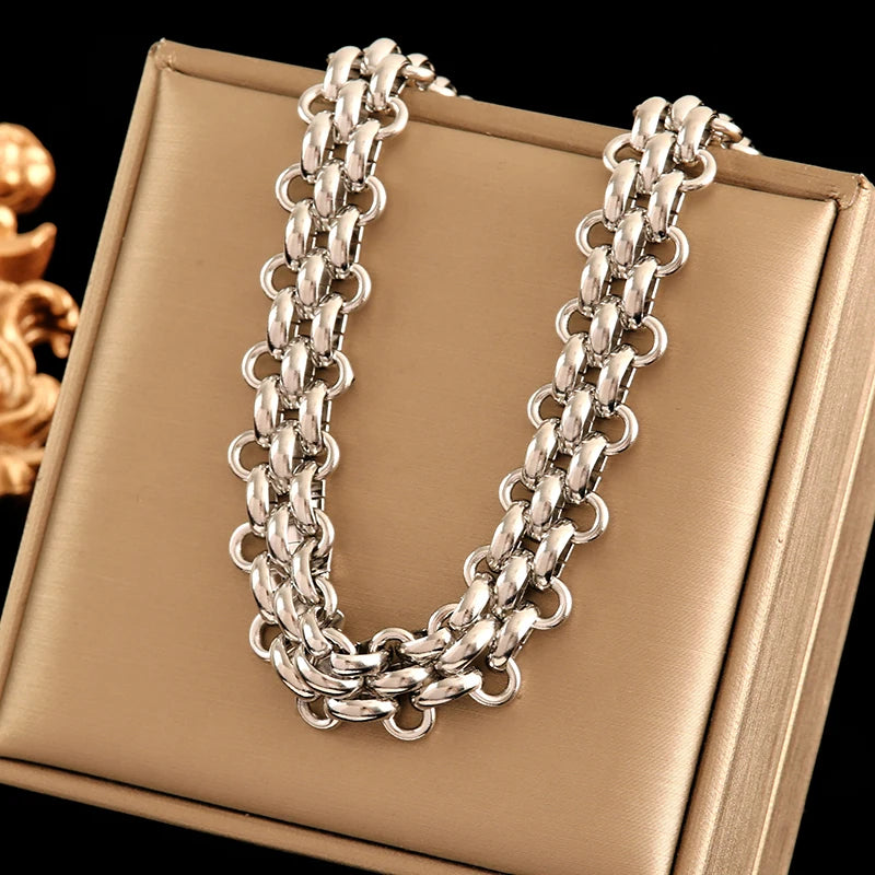 Ayla Layered Necklace – A layered necklace with mixed textures.