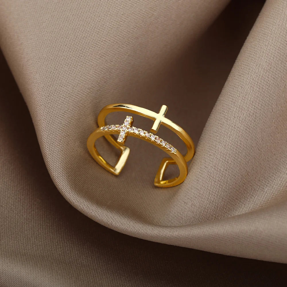 Venus Charm Rings – Romantic rings with a feminine touch.