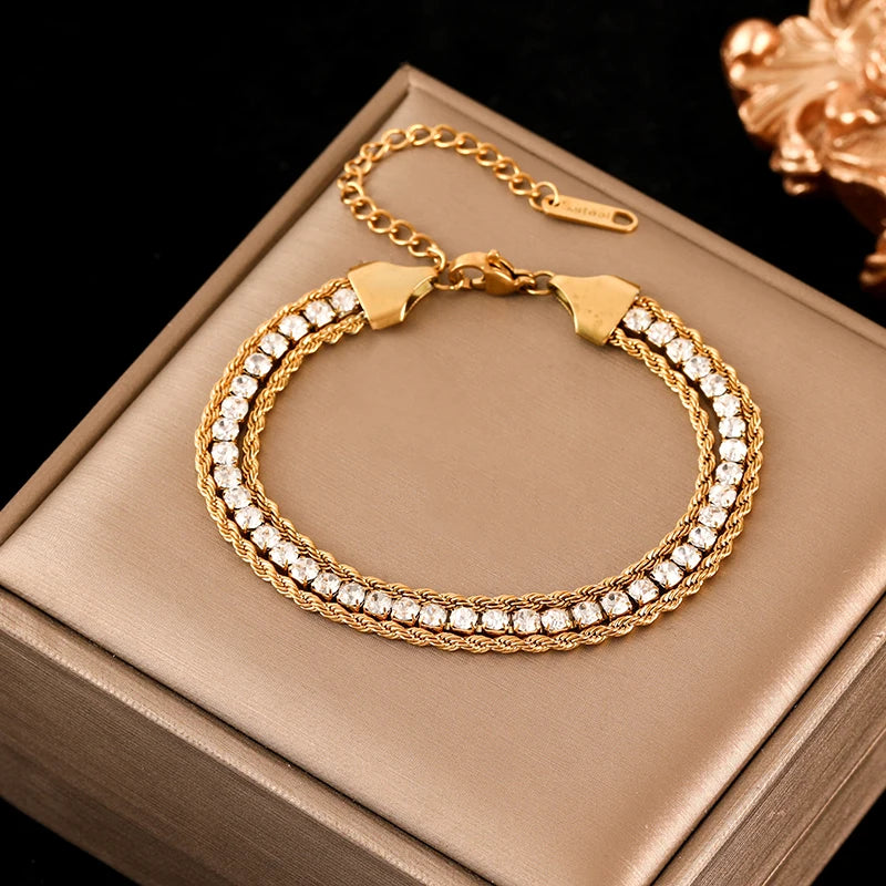 Zira Curb Bracelet – A bold curb chain bracelet for modern style.