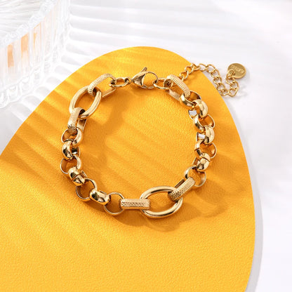 Mira Paperclip Bracelet – Trendy gold links with a sleek finish.