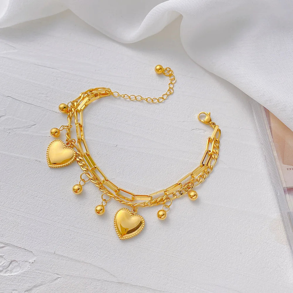 Amara Bangle – A sleek and chic gold bangle for every occasion.