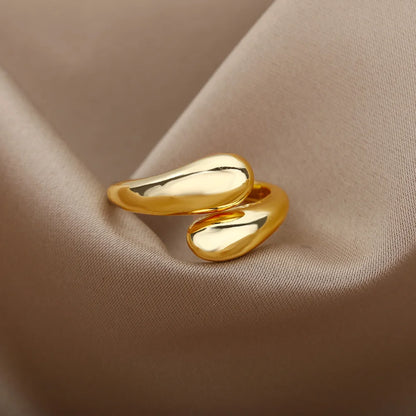 Venus Charm Rings – Romantic rings with a feminine touch.