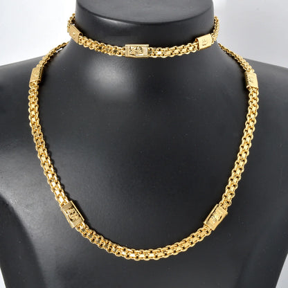 Seraphina Pendant – A delicate chain necklace with a graceful pendant.