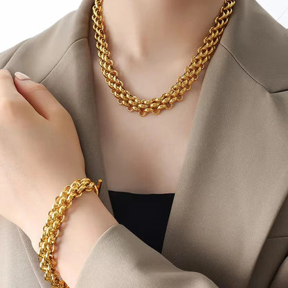 Ayla Layered Necklace – A layered necklace with mixed textures.