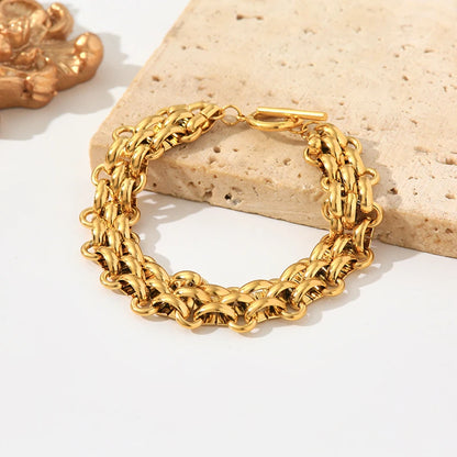 Ayla Layered Necklace – A layered necklace with mixed textures.