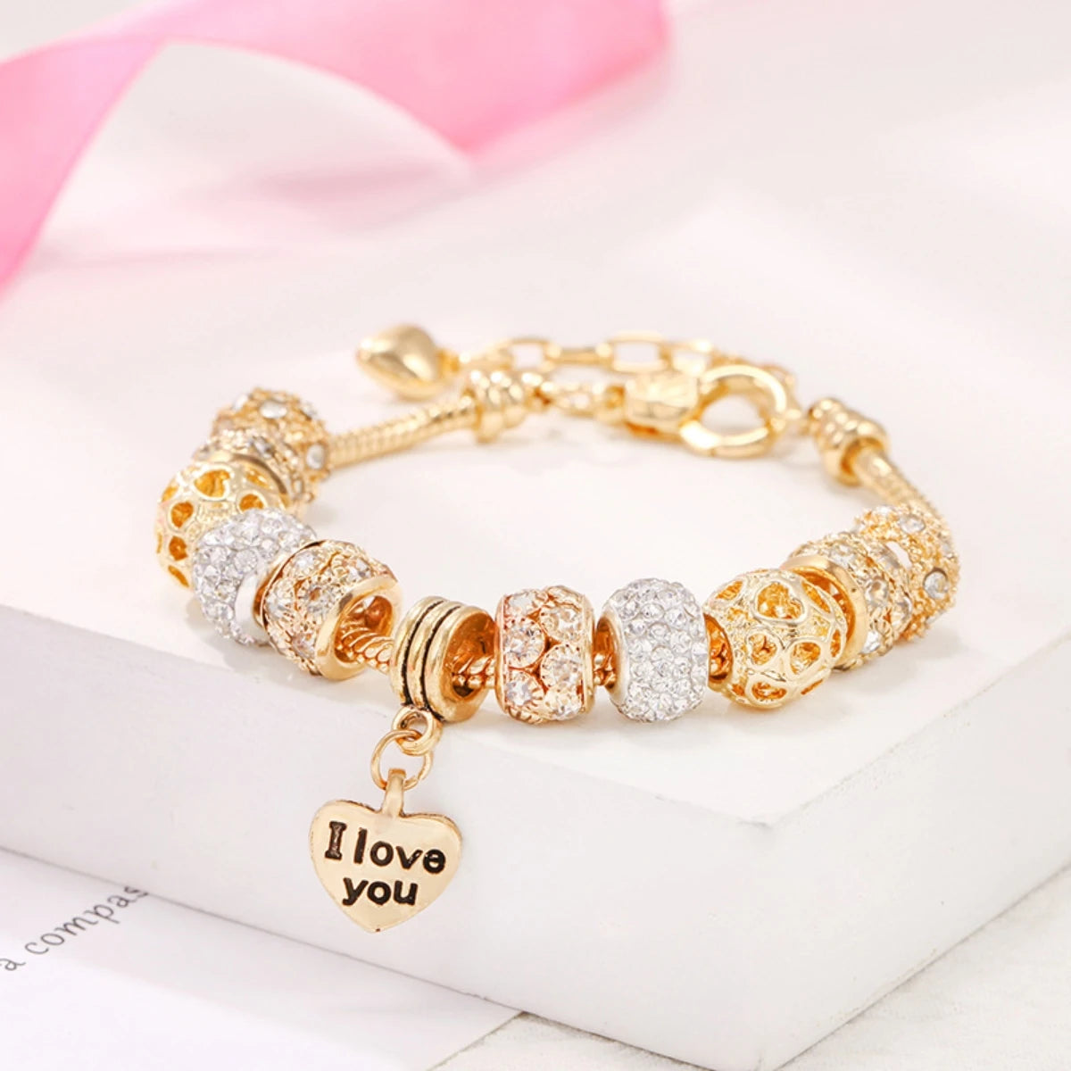 Solana Chain Bracelet – A delicate chain bracelet with a sun-kissed shine.