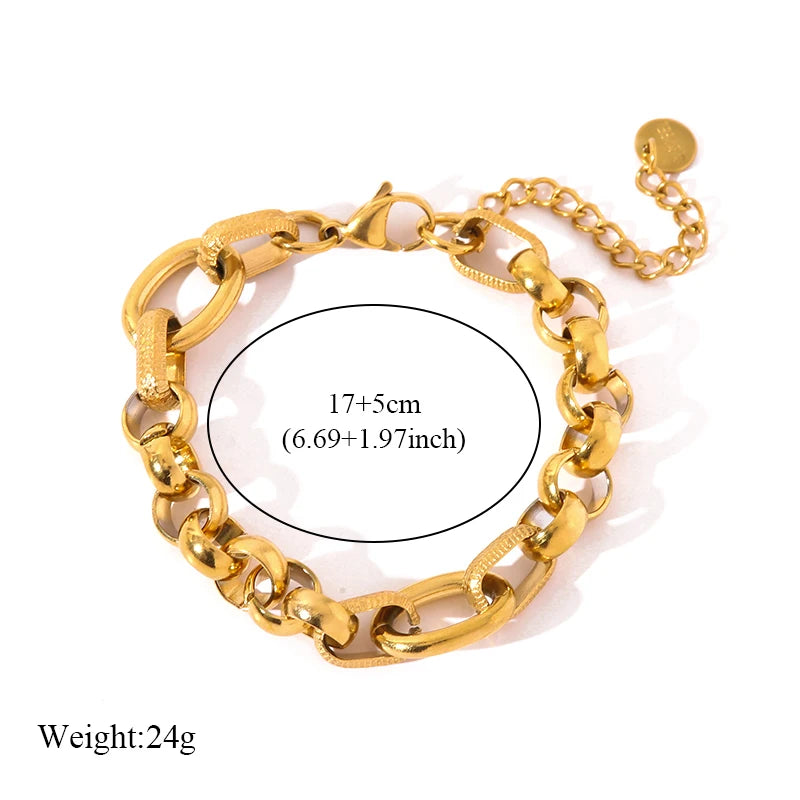 Mira Paperclip Bracelet – Trendy gold links with a sleek finish.