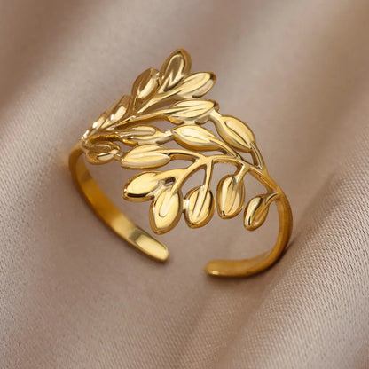 Venus Charm Rings – Romantic rings with a feminine touch.