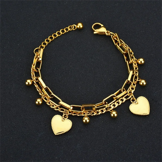 Amara Bangle – A sleek and chic gold bangle for every occasion.