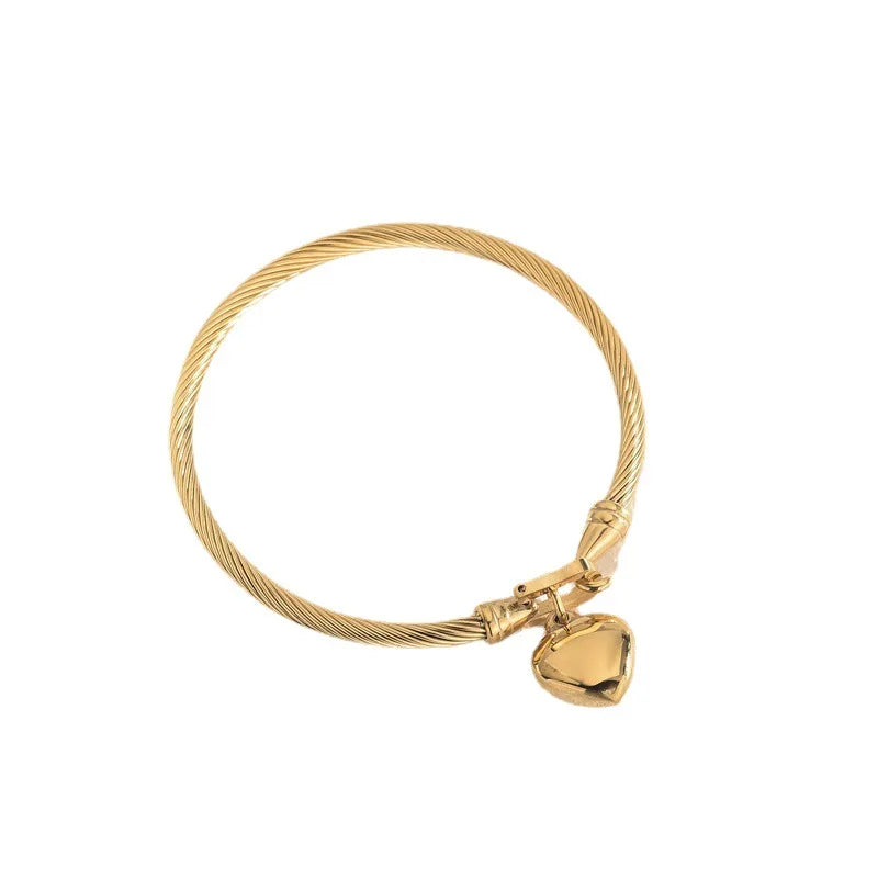 Noor Charm Bracelet – A graceful charm bracelet with subtle pendants.