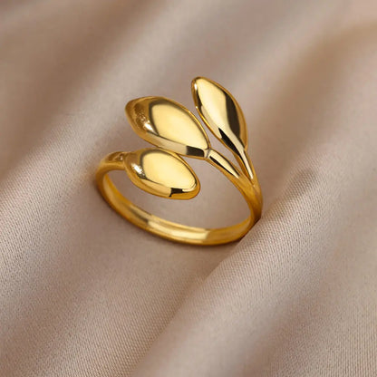 Venus Charm Rings – Romantic rings with a feminine touch.