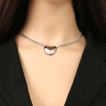 Solene Heart Necklace – A charming gold heart necklace, perfect for gifting.