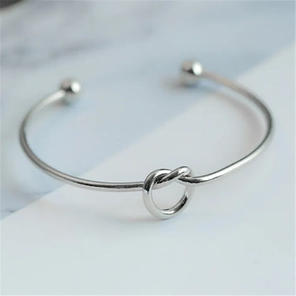 Elysian Cuff – A minimalist gold cuff with refined elegance.