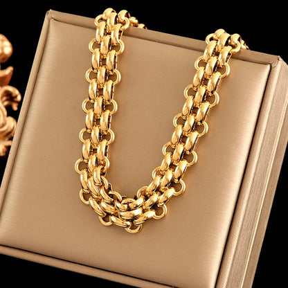 Ayla Layered Necklace – A layered necklace with mixed textures.