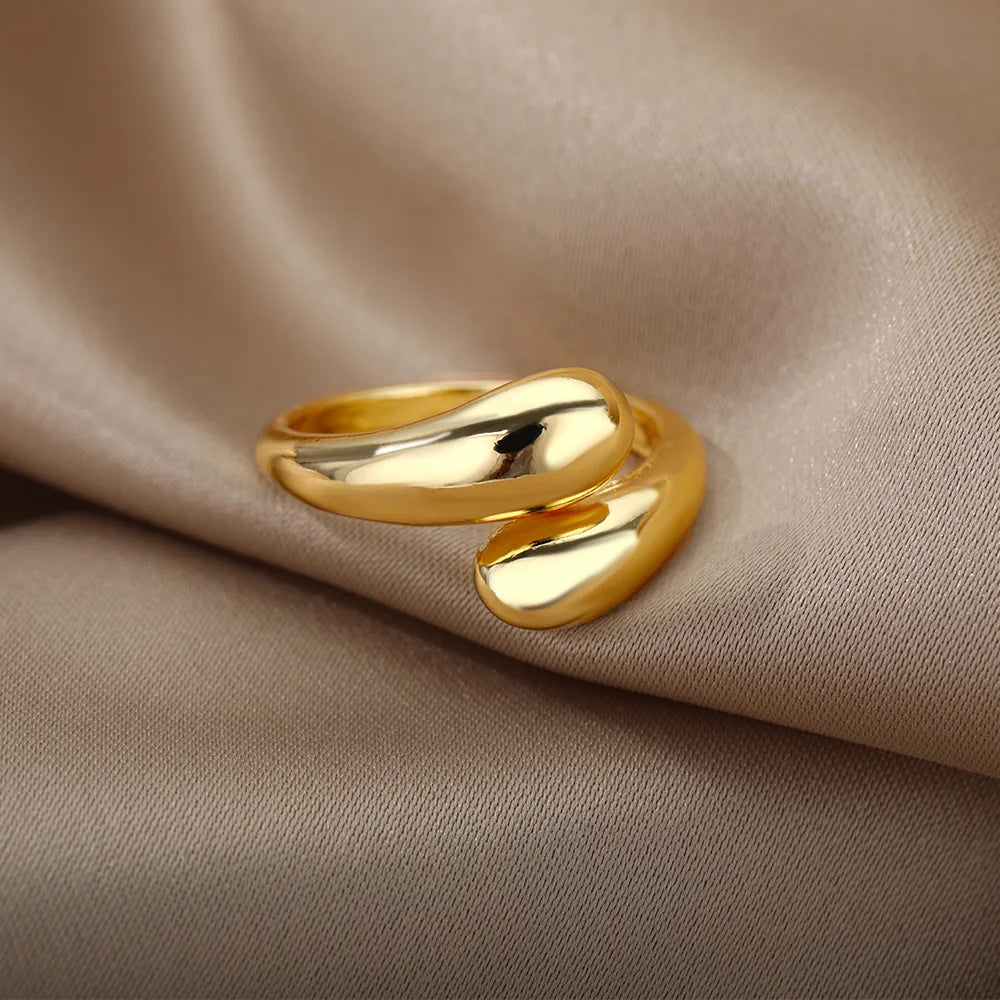 Venus Charm Rings – Romantic rings with a feminine touch.