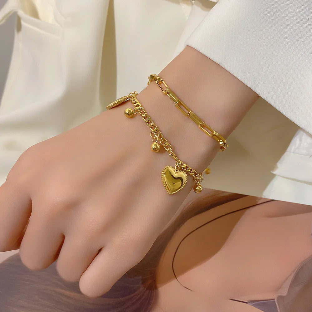 Amara Bangle – A sleek and chic gold bangle for every occasion.
