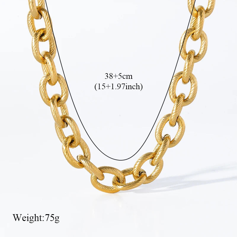 Zahara Twist Bracelet – A twisted gold bracelet exuding playful elegance.