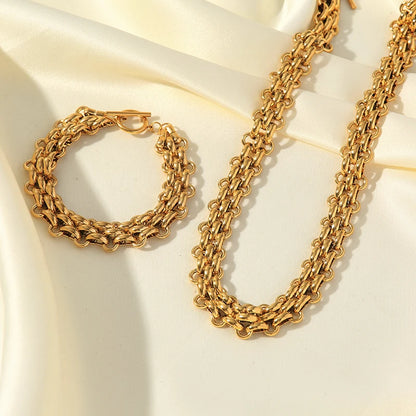 Ayla Layered Necklace – A layered necklace with mixed textures.