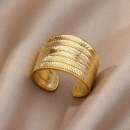 Venus Charm Rings – Romantic rings with a feminine touch.