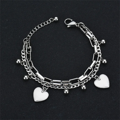 Amara Bangle – A sleek and chic gold bangle for every occasion.
