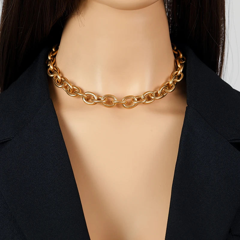 Zahara Twist Bracelet – A twisted gold bracelet exuding playful elegance.