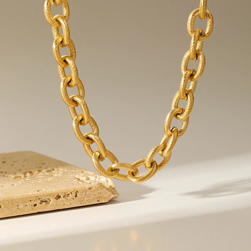 Zahara Twist Bracelet – A twisted gold bracelet exuding playful elegance.