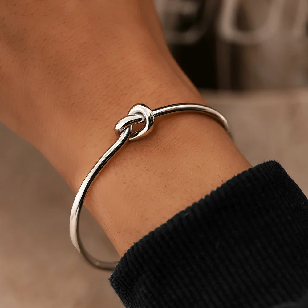 Elysian Cuff – A minimalist gold cuff with refined elegance.