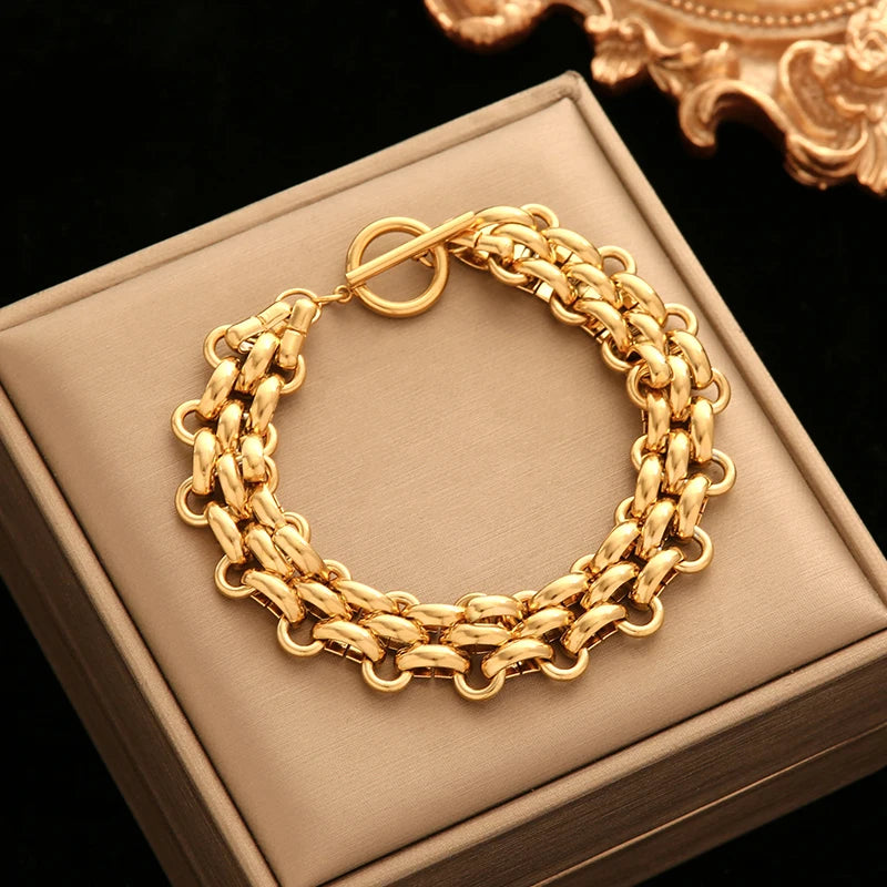 Ayla Layered Necklace – A layered necklace with mixed textures.