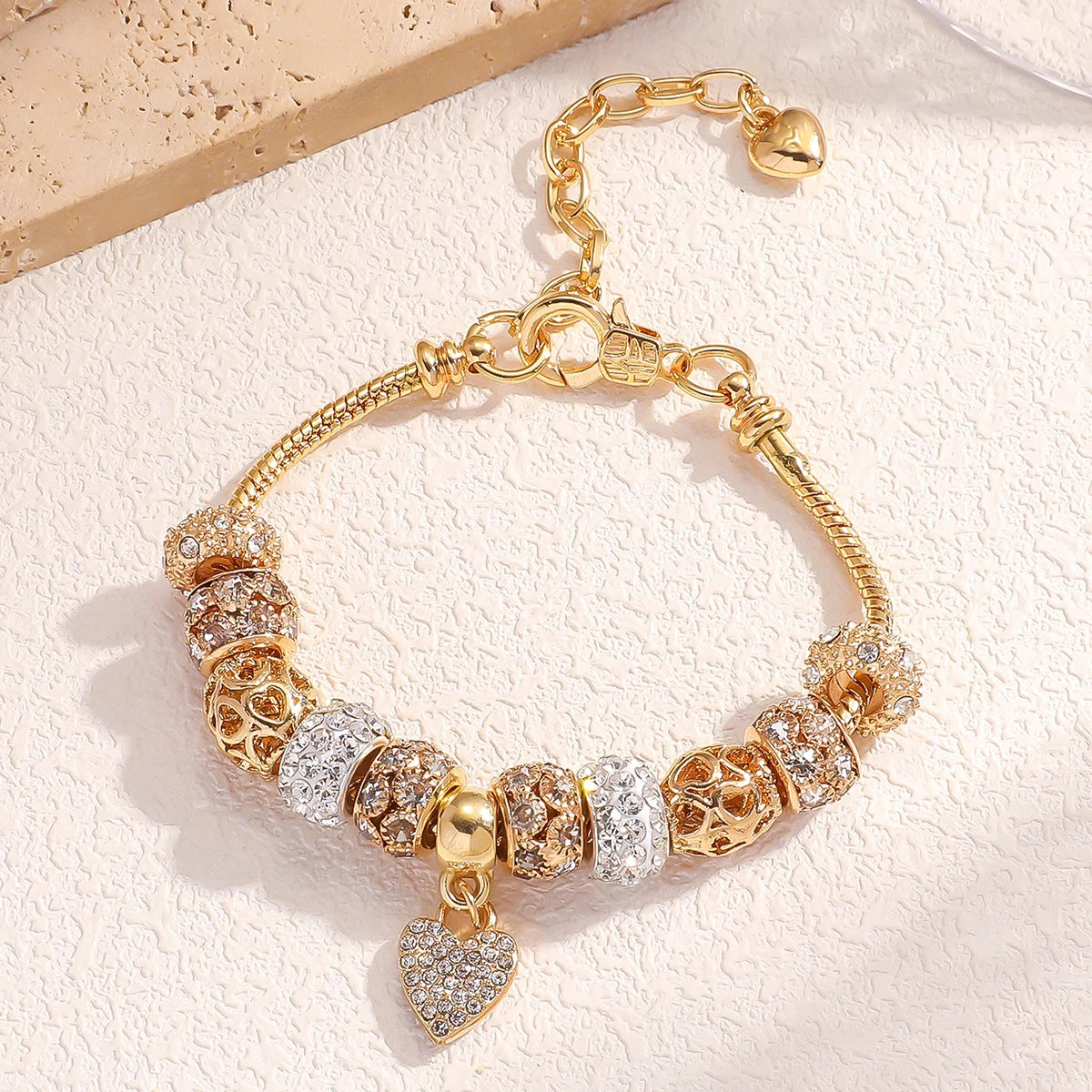 Solana Chain Bracelet – A delicate chain bracelet with a sun-kissed shine.