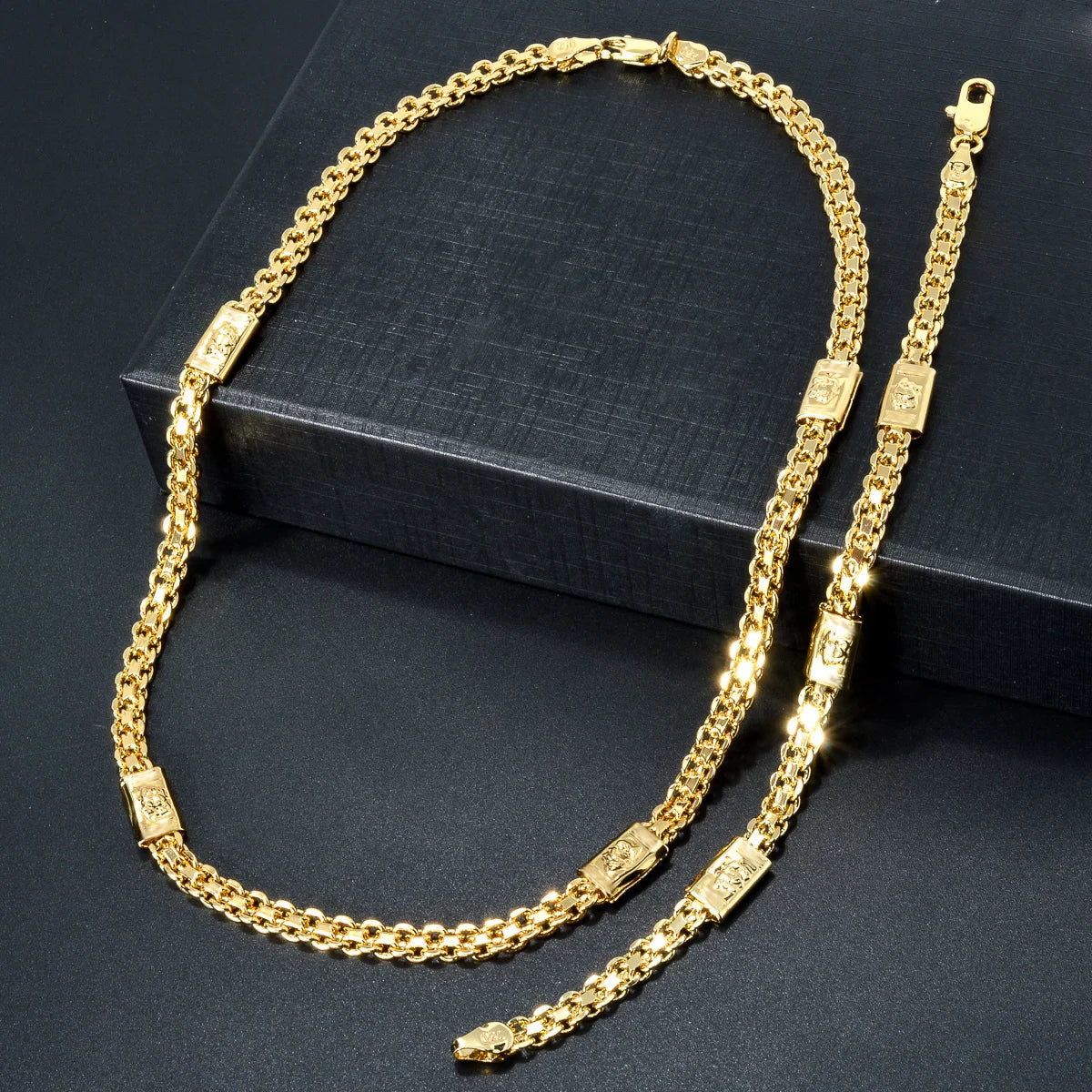Seraphina Pendant – A delicate chain necklace with a graceful pendant.