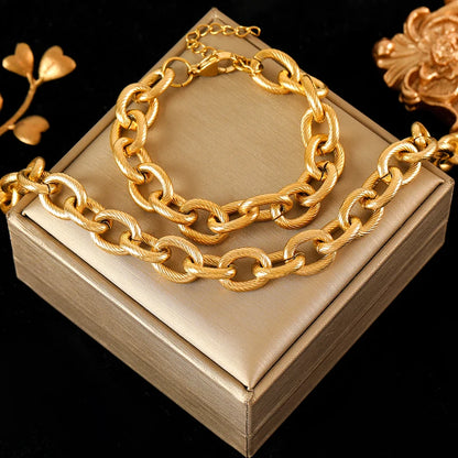Zahara Twist Bracelet – A twisted gold bracelet exuding playful elegance.