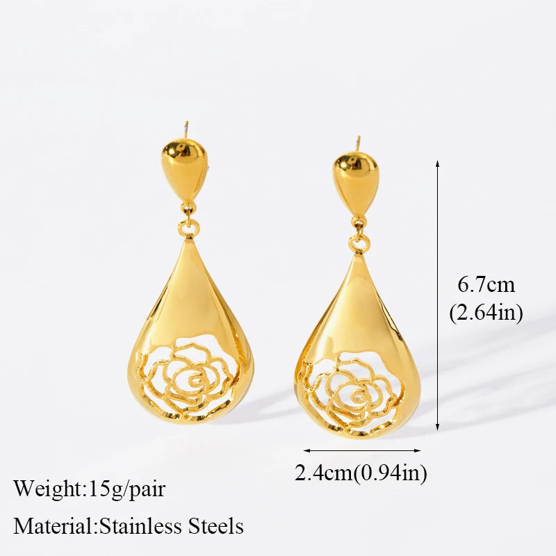 Luna Drops – Elegant drop earrings with a golden glow.