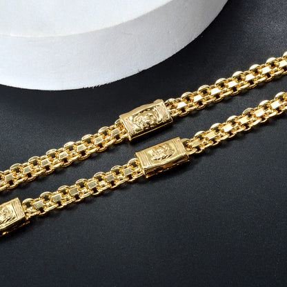 Seraphina Pendant – A delicate chain necklace with a graceful pendant.