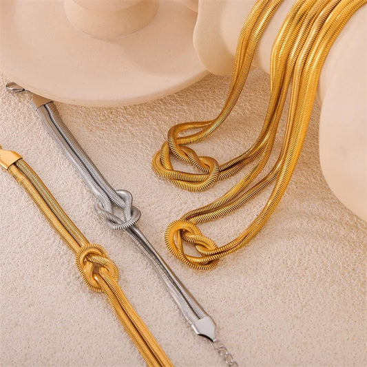 Amira Snake Chain – A sleek snake chain for a modern, refined look.